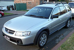 2005-2006 Holden VZ Adventra SX6 station wagon 01.jpg